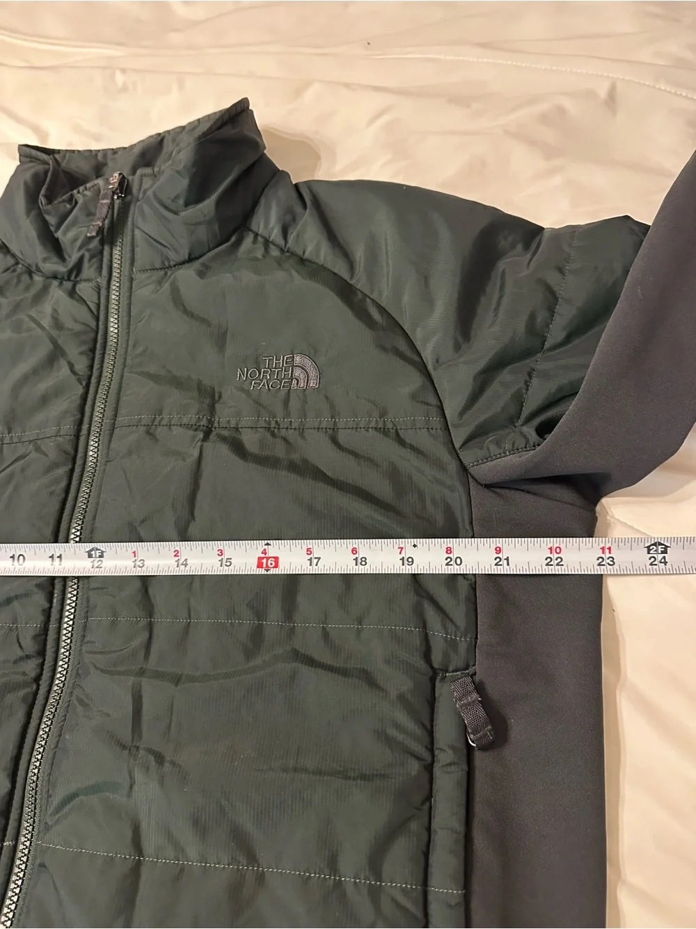 The North Face Men's Jacket in Forest Green & Grey with Logo - Size M